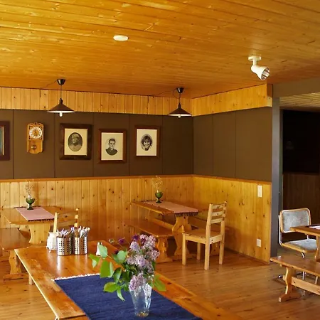Surkeenjaervi Countryside Couette-café